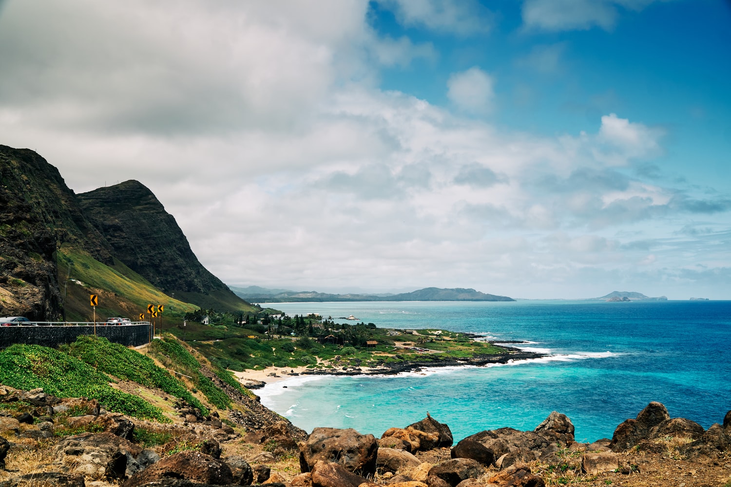 Wybrzeże i plaże na wyspie Oahu, Hawaje. 